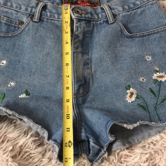 🌼VTG hi rise denim sunflower shorts - Picture 7 of 8